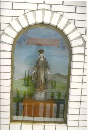 "Heliga Guds moder, bed för oss!" "Heliga Guds moder, bed för oss!"